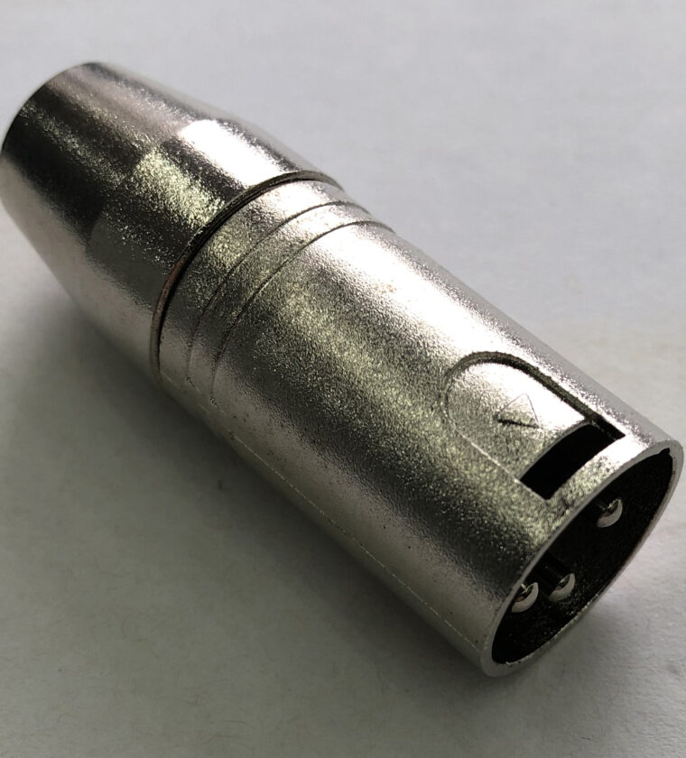 ADAPTADOR J2 STEREO PARA PLUG CANNON, METAL