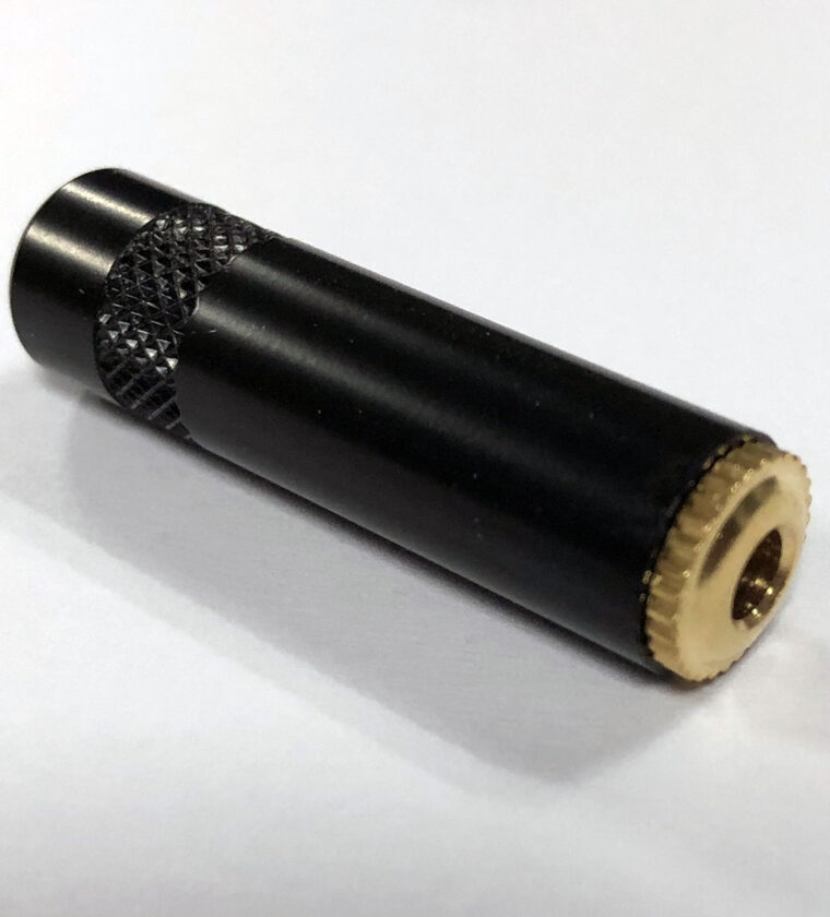 JCK J2 STEREO METAL, CORPO PRETO, CONECTOR NÍQUEL BANHADO A OURO